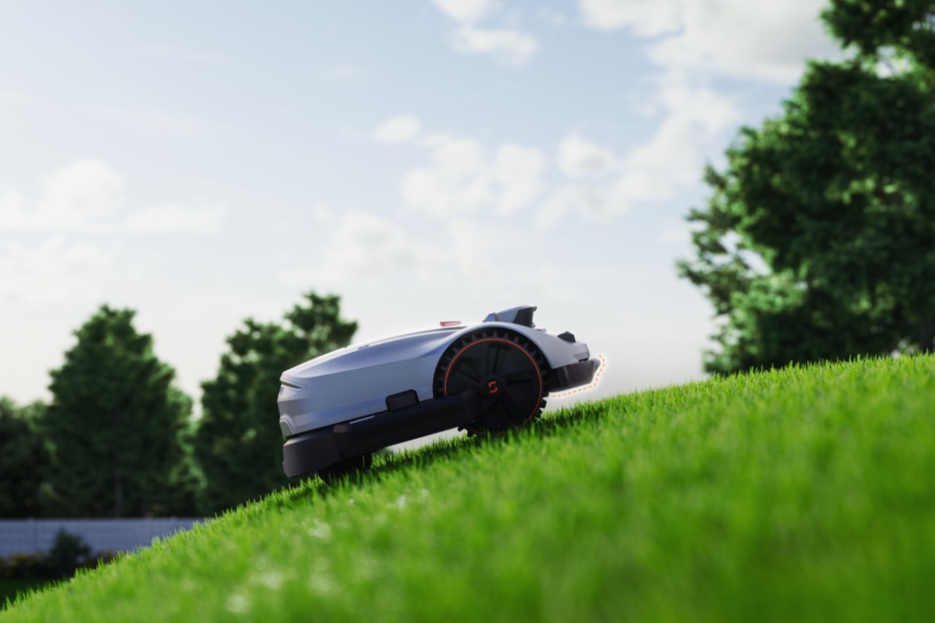 blog-robot-mower-climbing-slope-1340x893.jpg